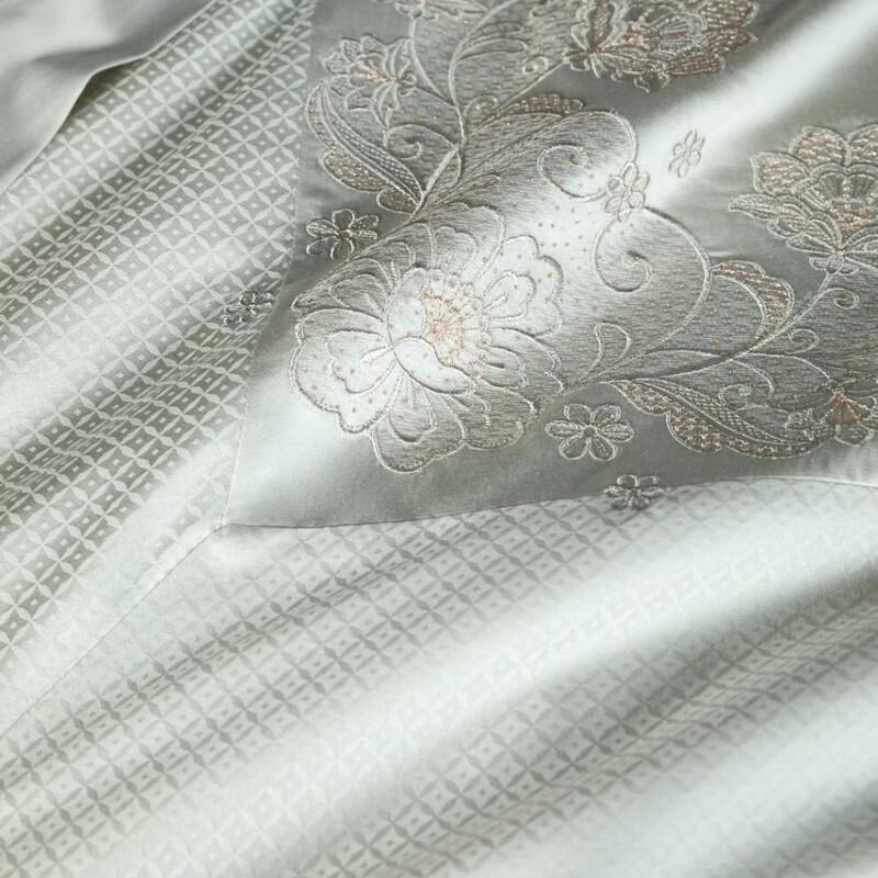 Hodo Su Embroidery All-Season Tussah Silk Quilt