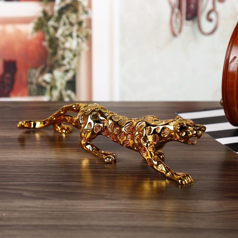 Car Ornaments Leopard Figurine Cool Auto Decor Automobiles Interior Dashboard Resin Crafts Gift