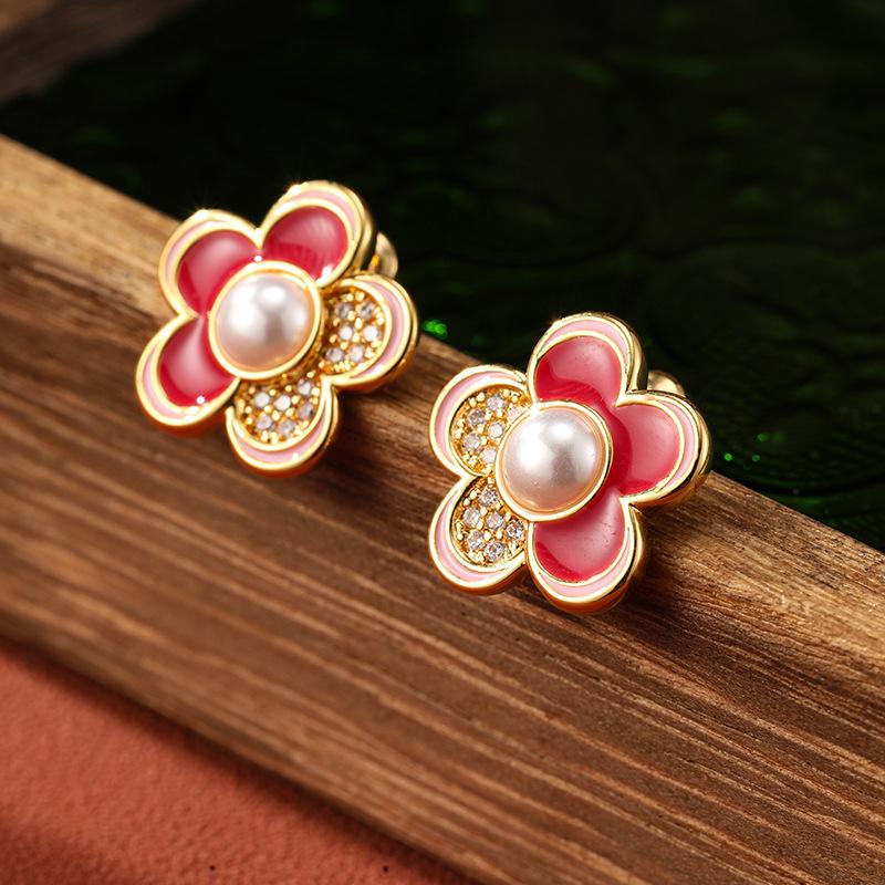 Women's Light Luxury Design Elegant Imitation Pearl Flower Earrings Fashionable And Versatile Niche Design Earrings