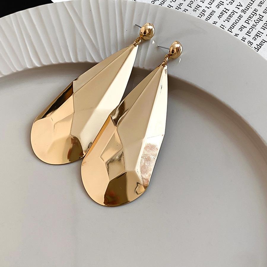 

European and American silver needle metal glossy water drop pendant earrings personality temperament earrings light luxury high-end earrings women