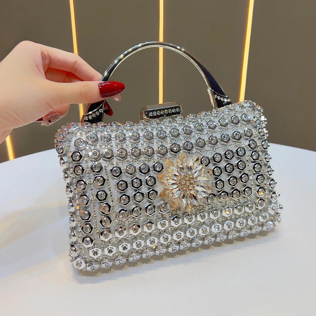 Hochwertige Abendtasche, Luxuriöse Bankett-Abendtasche, Handtasche mit Kettenriemen zum Mitnehmen.