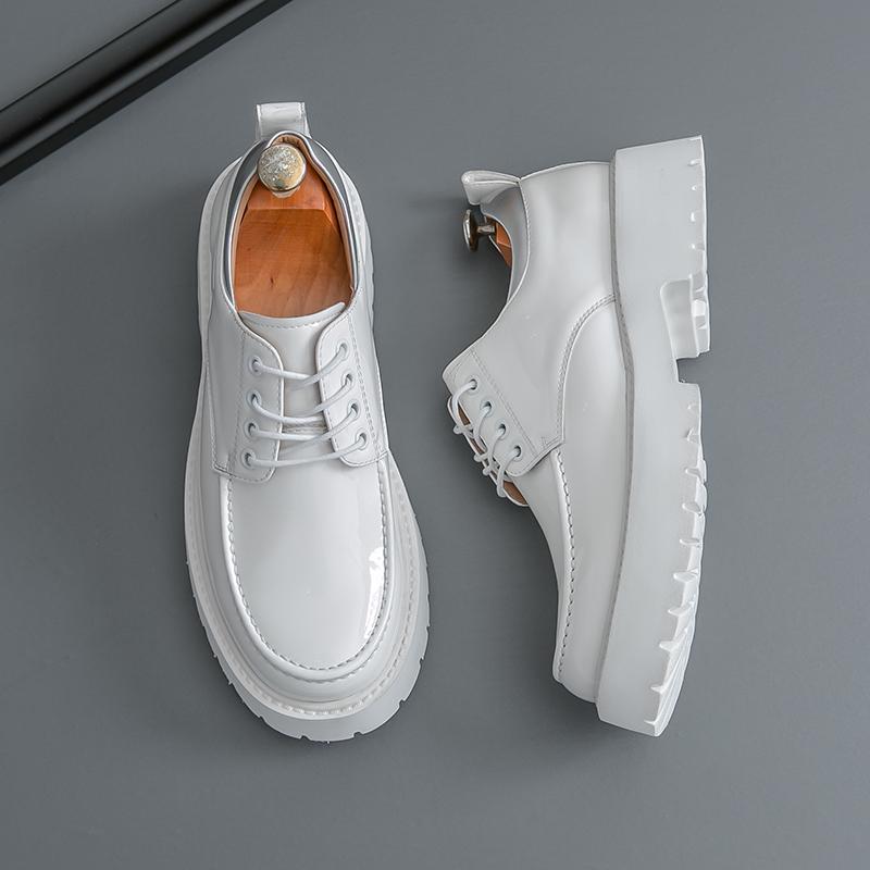 White leather shoes British photography wedding studio hosts the performance Business heightening suit best man wedding groom shoes