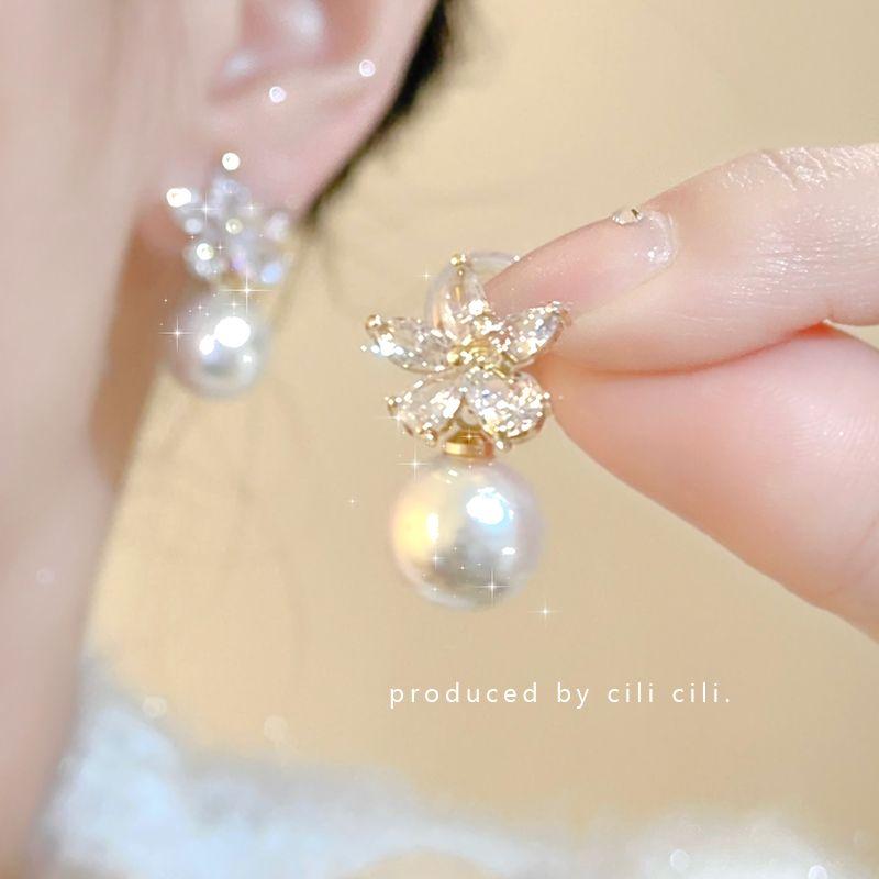 

Gardenia Open Gentle Sweet Mosquito Coil Ear Clip Zircon Silver Needle Stud Earrings