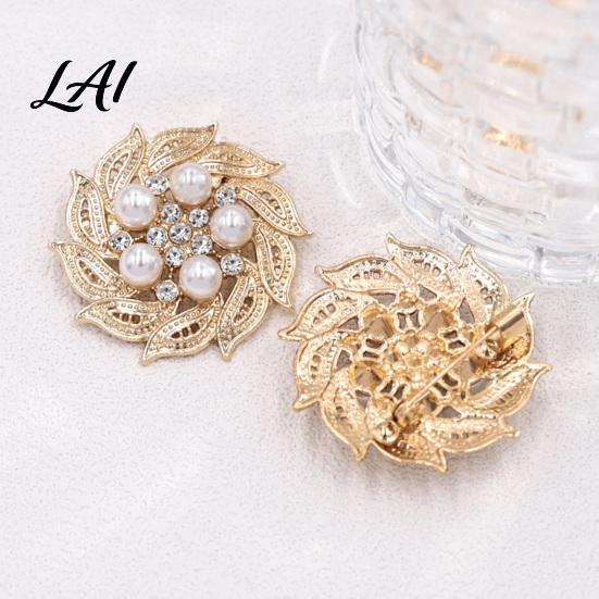 Retro Floral Clothing Accessories Rhinstone Flower Brooch for Women Golden Plated Alloy Oxidation Resistant Pins Lapel Pin Jewelry Wedding