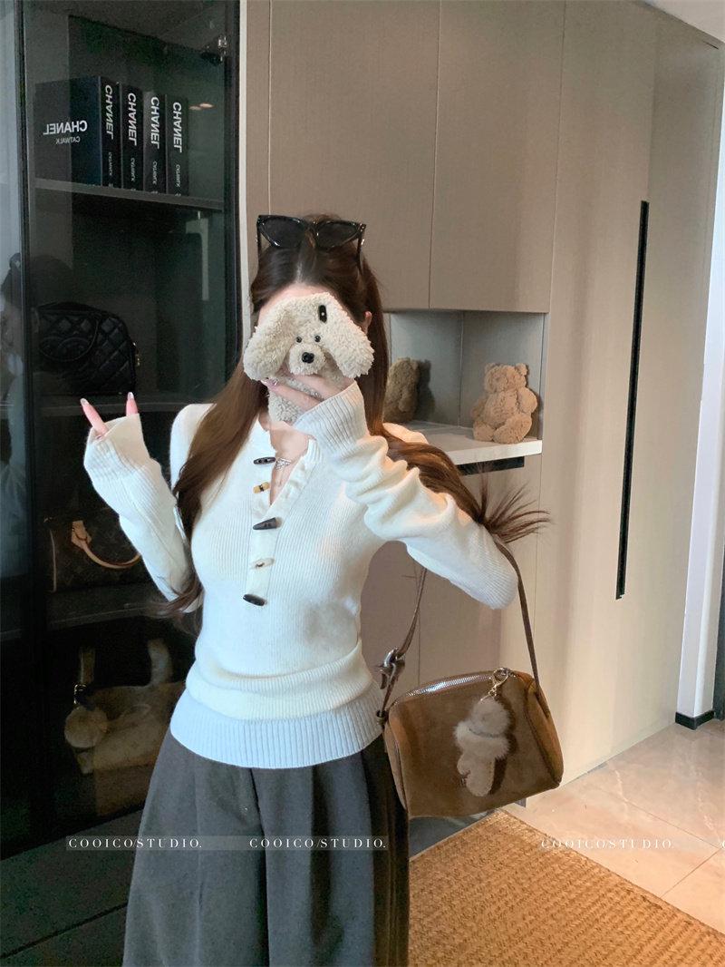 

Women s Horn Button Grey Knit Sweater - Niche Winter Base Layer Top One Size білий