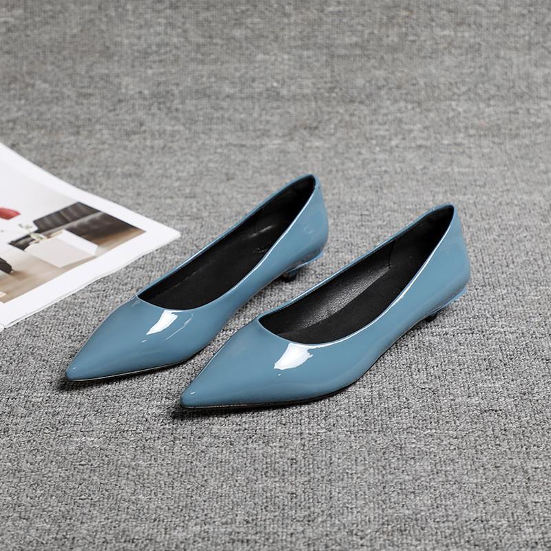 Weiche 2025 Winter neue Pendler Stil spitzer Kopf mittlerer niedriger Absatz einzelne Schuhe Frauen dünne Ferse Lackleder Arbeitsschuhe Frauen schwarz OL