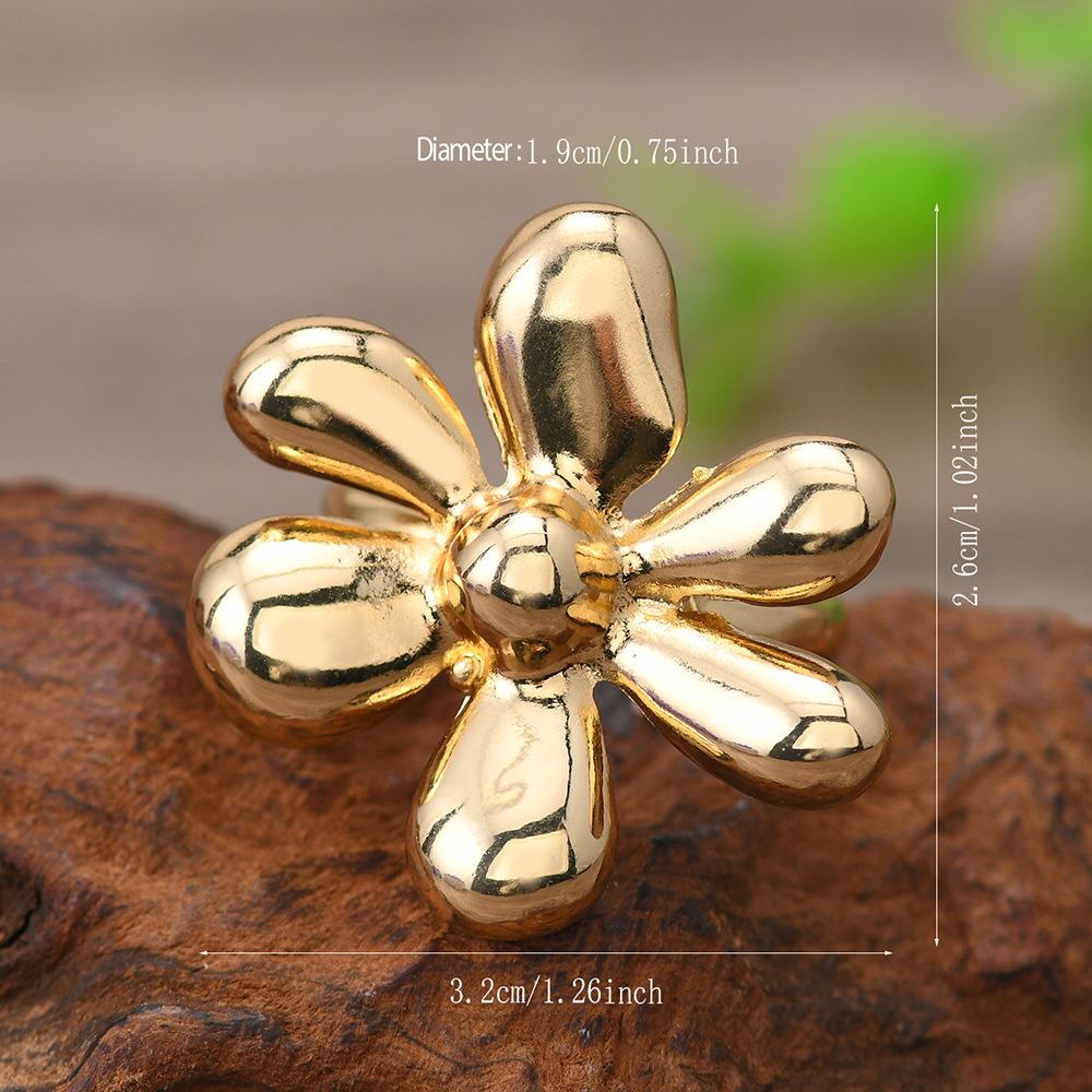 

Exaggerated personality flower smooth peacock light luxury versatile drip oil ancient style irregular three-dimensional exquisite simple ring