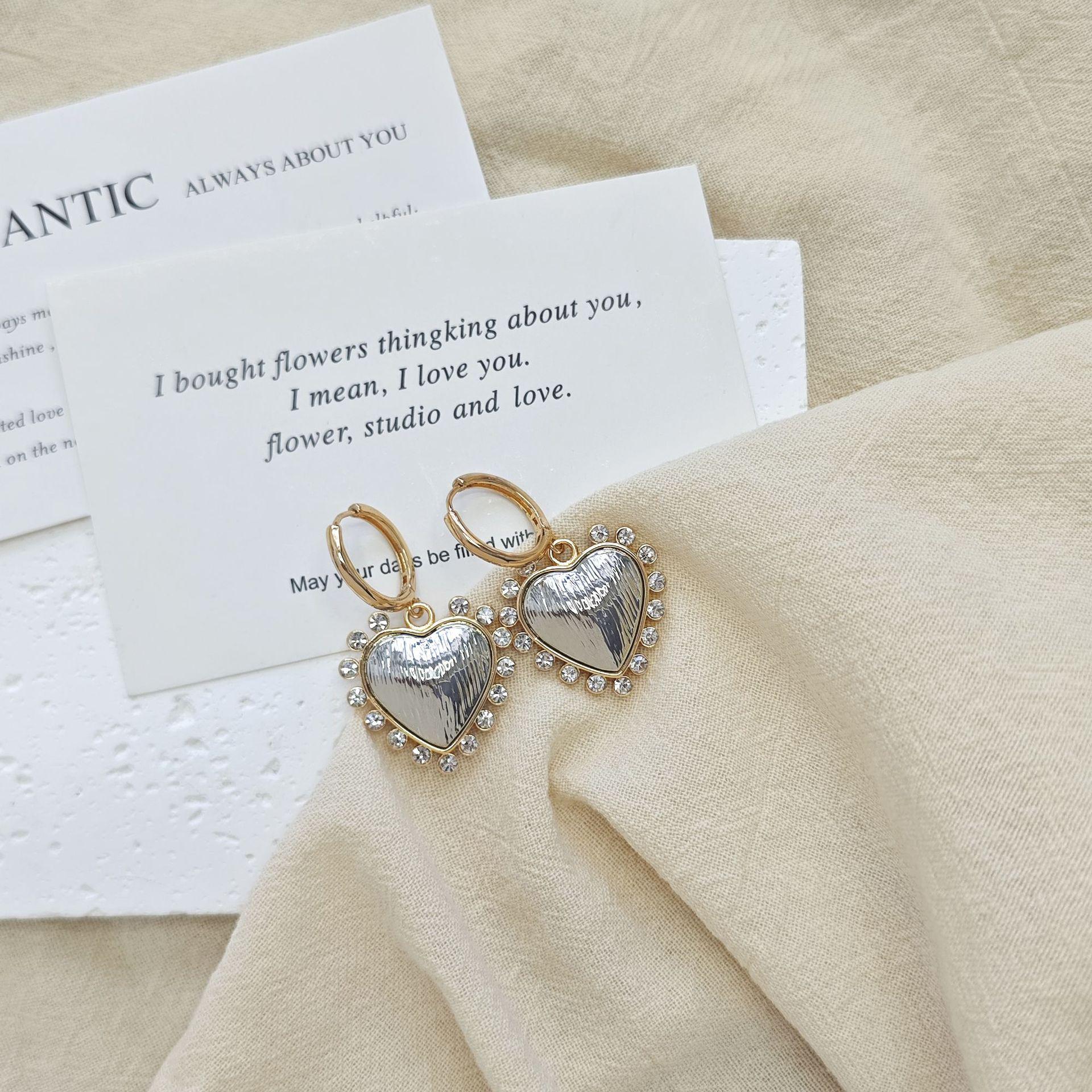 European and American Rhinestone Heart Gold/Silver Blocking Ear Buckle Women s Luxury Fashion Earring