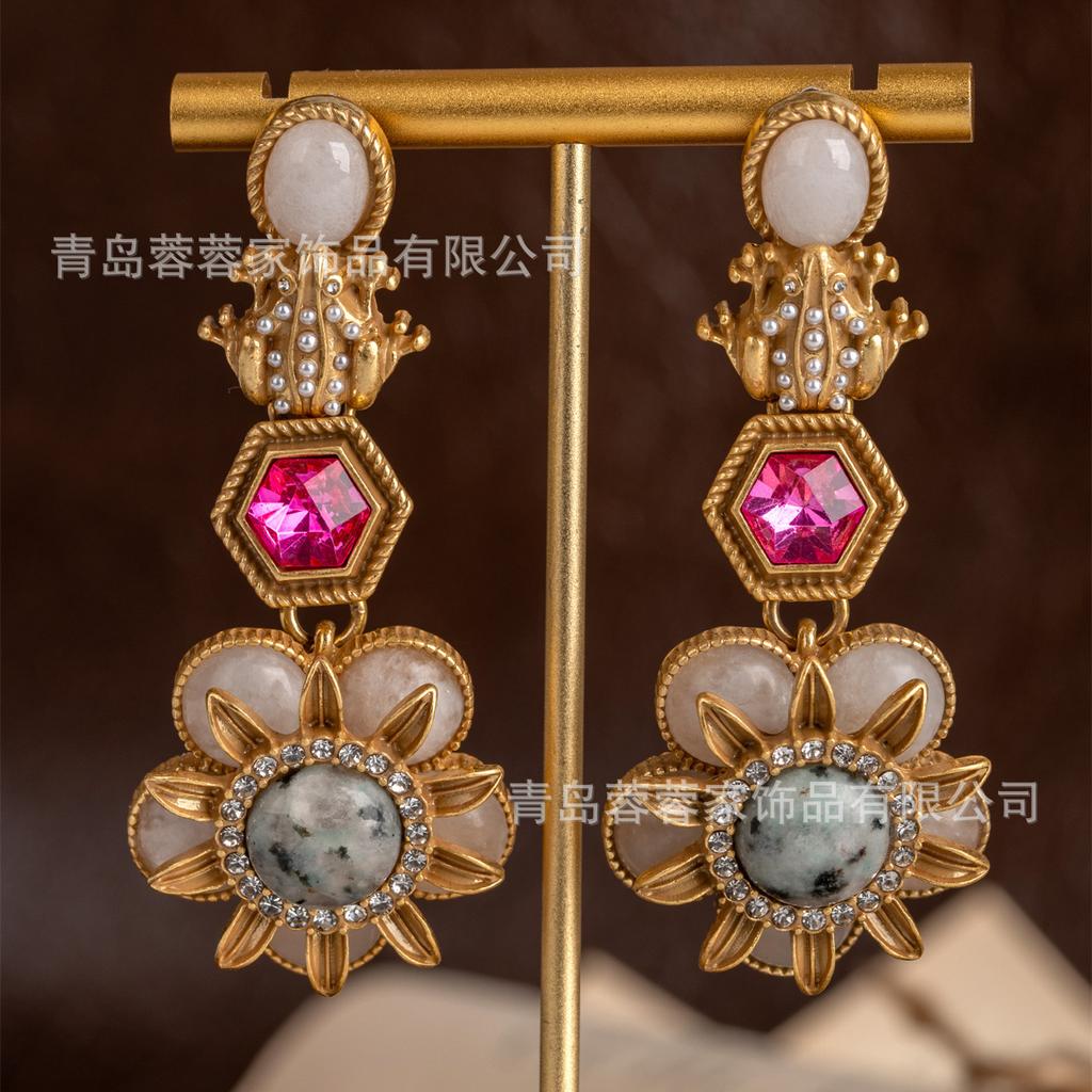 Vintage Jewelry Procurement Heavy Industry Light Luxury Retro Flower Earrings Sweet High-end Feeling