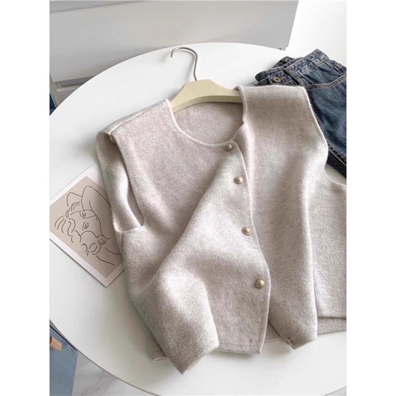 Elegant Gold-Button Knit Vest for Women - Versatile Sleeveless Top for Spring and Autumn Layering