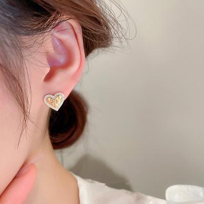 Orecchini a bottone Huitan Exquisite Love per donna, orecchini a forma di cuore con piercing all'orecchio, gioielli da festa e matrimonio