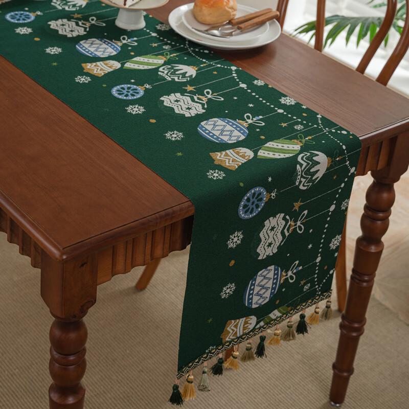 ZISIZ Red Snowflake Lantern Tassel Table Runner