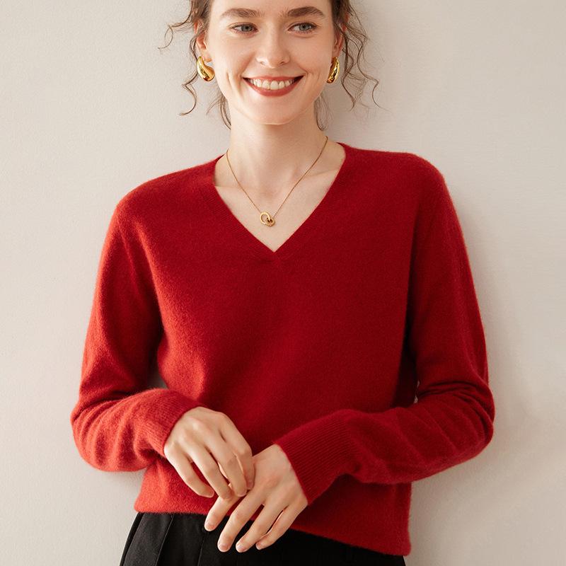 Women's Long Sleeve V-Neck Cashmere Knit Base Layer Top: Versatile, Loose, and Slimming Sweater Innerwear.
