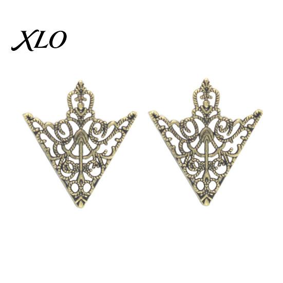 Alloy Shirt Embellishment 1 Pair Vintage Collar Clip, Hollow-Out Decoration Fixing Clip Triangle Brooch Pin for Men Women