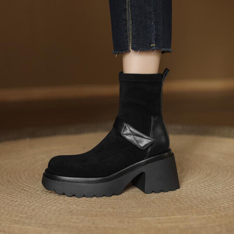 Autumn and winter women's non-slip Martin boots sleeve medium heel large size women's boots round head non-slip square heel new medium boots women