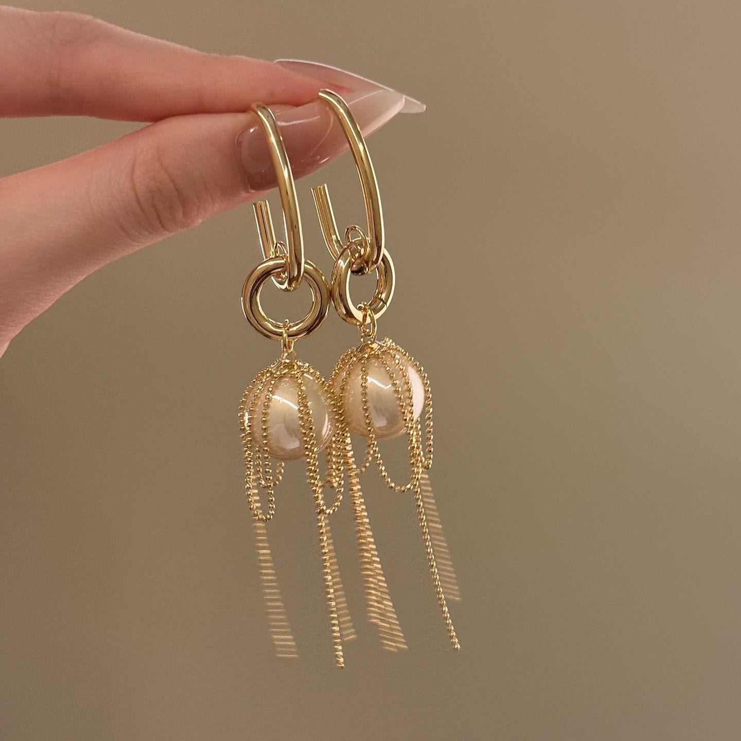 Elegant Retro French Pearl Tassel Stud Earrings – High-End Luxury Feel