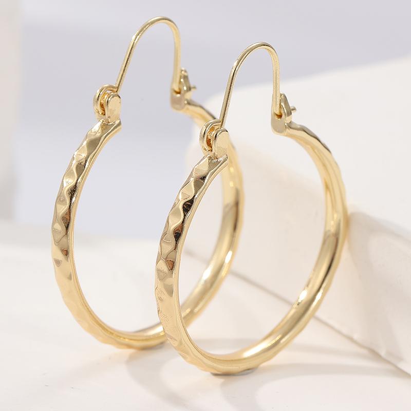 Women’s Vintage-Inspired Hand Carved Golden Plated Hoop Earrings  Textured Banquet Party Jewelry Accessories Perfect Gift
