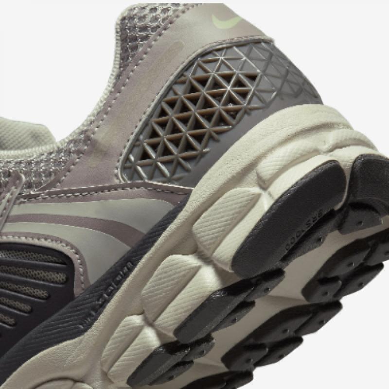 [Nike] Nike Zoom Vomero 5 Cobblestone   Flat Pewter Fb8825 001