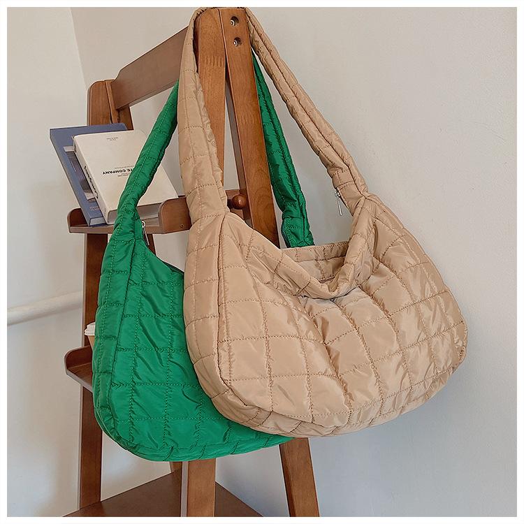 Nylon Tasche 2023 Neue frauen Tasche Handtasche Tote Herbst/Winter Neue Mode Raum Baumwolle Anzug Tasche Große Kapazität lingge Knödel Tasche