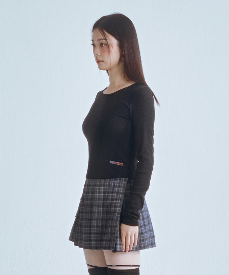 FOUR YOUNG Unbalanced Tie Top Black