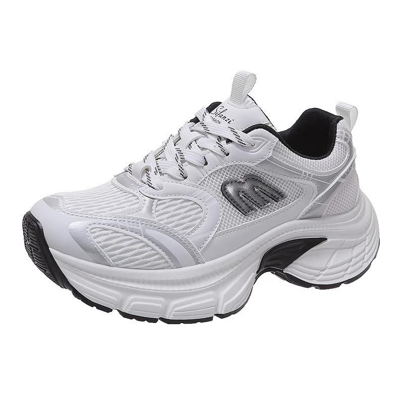 Chaussures de papa populaires en maille légère antidérapante pour enfants, modèles printemps et automne 2024, chaussures décontractées pour femmes ultra-légères à semelle épaisse rehaussante