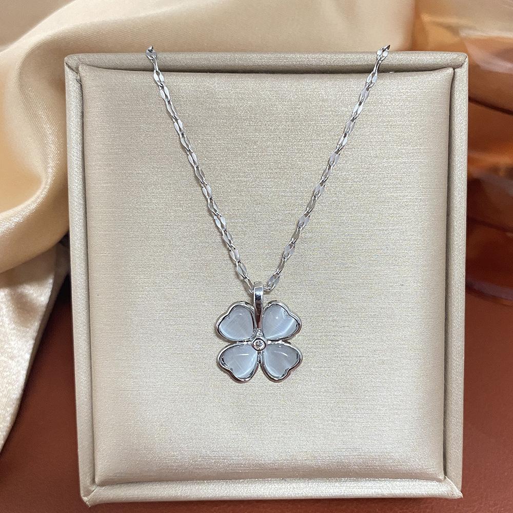 Lucky Clover Necklace Women'S Gold-Plated Cat'S Eye Delicate Petal Clavicle Chain Simple Temperament Women'S Neck Chain