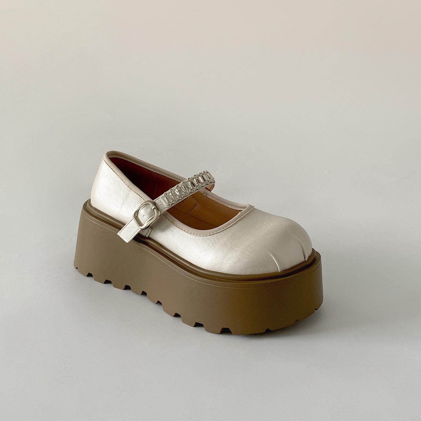 

White French retro small man platform small leather shoes women s 2025 new summer skirt Mary Jane single shoes 37 бежевий