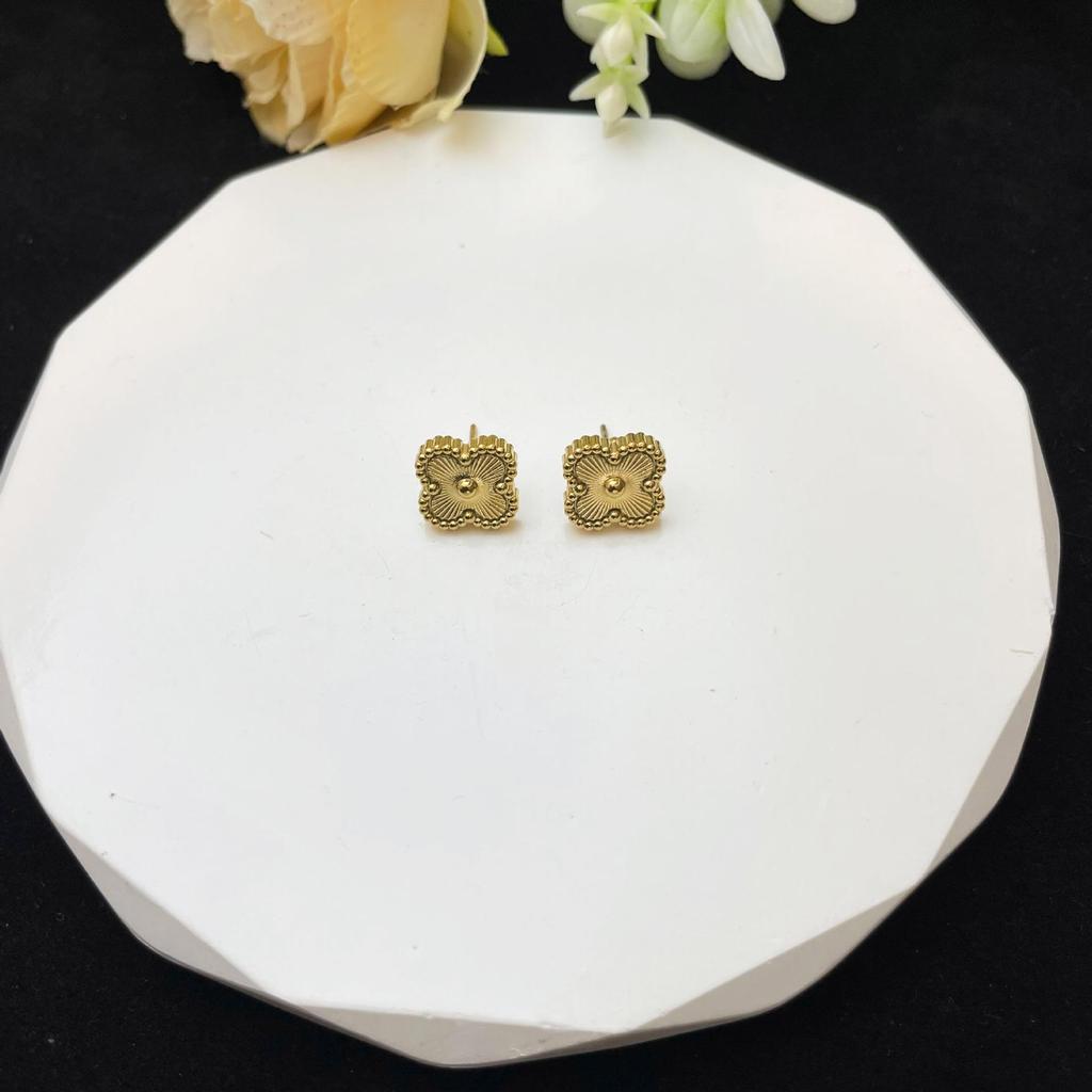 High -End Lucky Four -Leaf Earrings Luxury Versatile Earrings Fashion Women's Earrings Jewelry