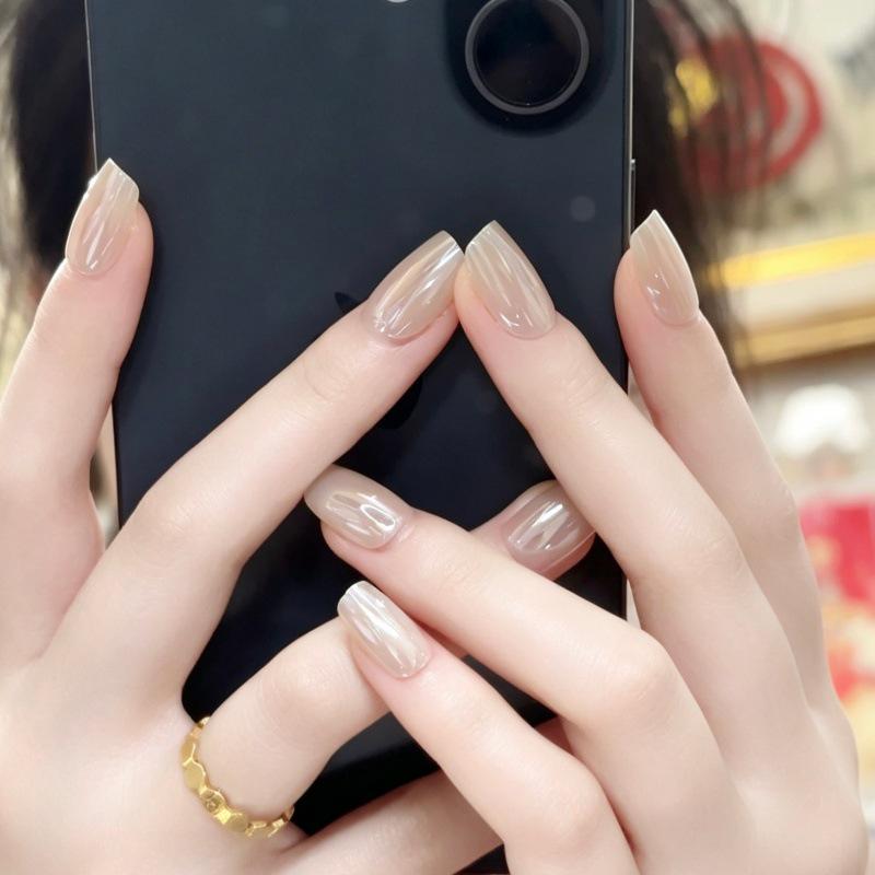 Elegant Milk White Press-On Nails: 2026 Pearl Cat Eye for Commuting & Daily Use