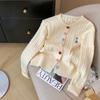 Einfarbige weiche wachsartige Stickerei Bär sanfter fauler Stil Twist-Farbe Schnalle Strick-Cardigan-Pulloverjacke Damen Kurz