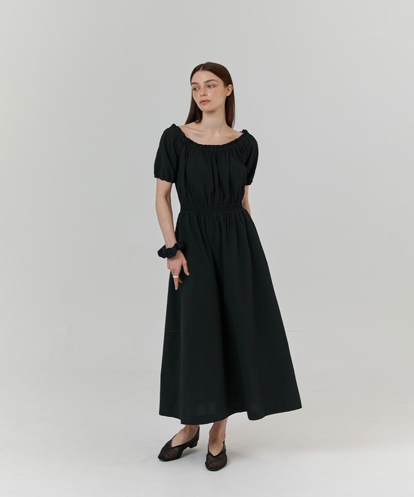 Hauseuobeupondeu Classic Off-Shoulder Dress (Black)