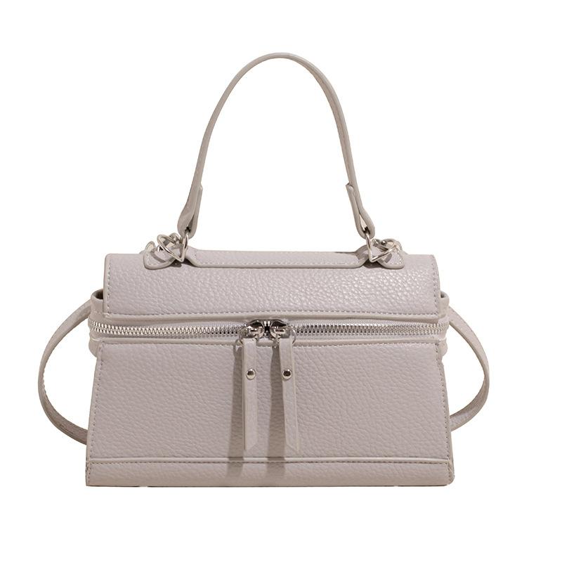 2025 spring and summer new fashion temperament simple style portable small square bag Korean version women's commuting advanced sense messenger bag