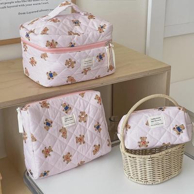 Cross-Border Pink Striped Bear Kosmetiktasche – Niedliche, gesteppte, tragbare Kulturtasche für Studenten im Cartoon-Stil