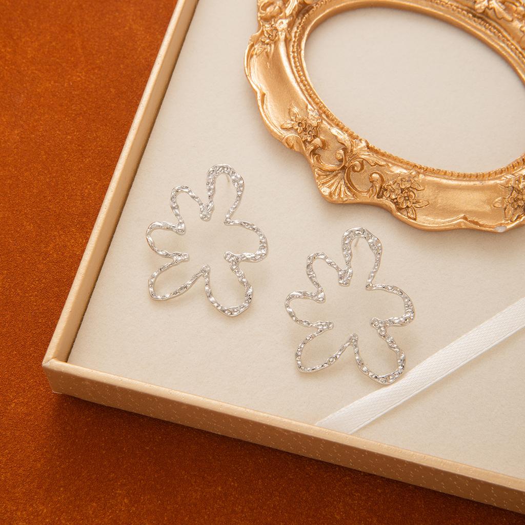 French High-End Personality Exaggerated Stud Earrings Pleated Hollow Flower Earrings Niche Exquisite Fashion Earrings