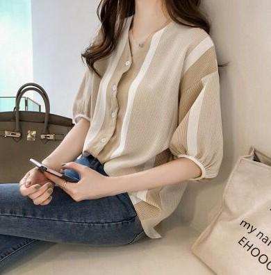 1116 Summer New Women's Clothing Fashion Color Matching Striped Shirt Women's Loose and Thin Bat Sleeve Top Korean Version