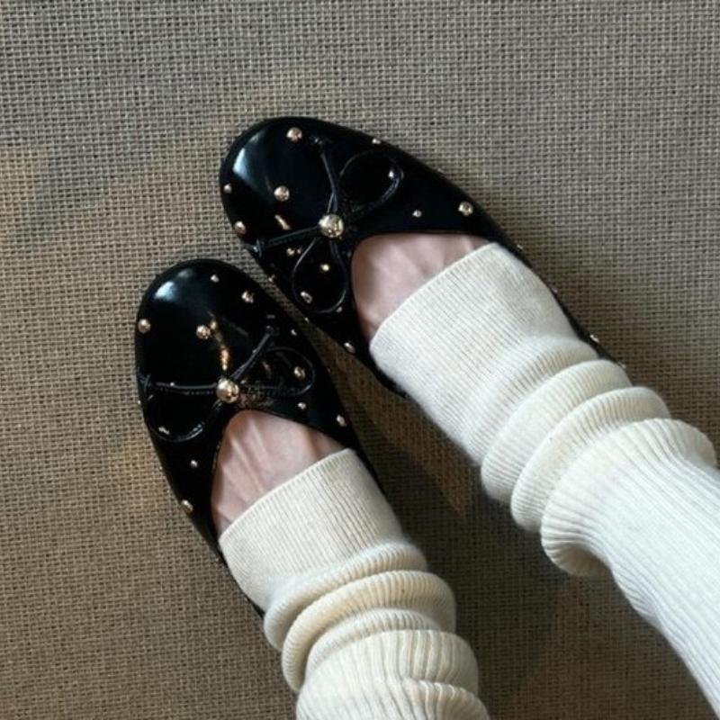 Women Flat Shoes Autumn 2026 New Round Toe Shallow Mouth Patent Leather Butterfly Knot Rivet Casual Shoes Soft Sole Single Shoes