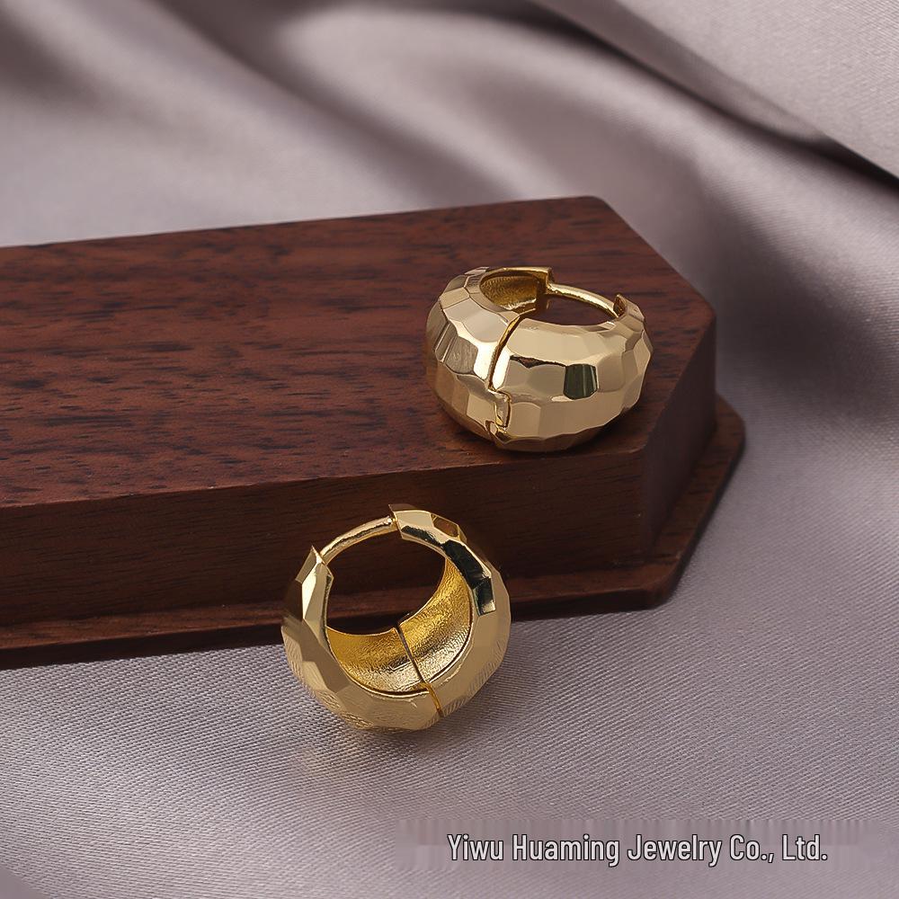 European American Style Luxury Stud Earrings: Elegant Cross-border Niche Hoops, Versatile Celebrity-inspired Accessories