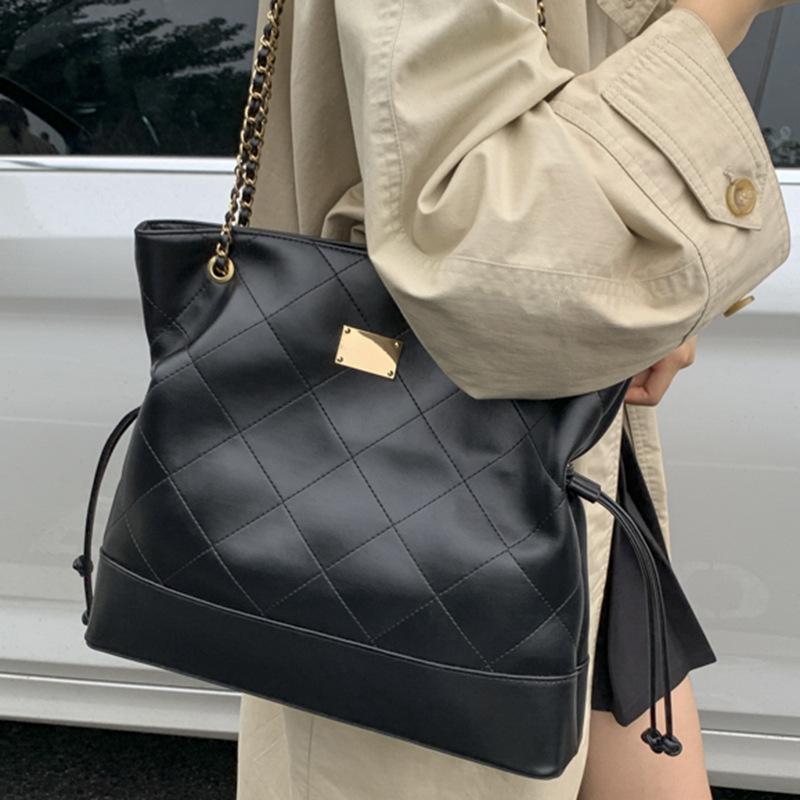 Retro High-value Diamond Chain Bag Women's New Autumn Simple Bucket Bag Large-capacity Shoulder Bag