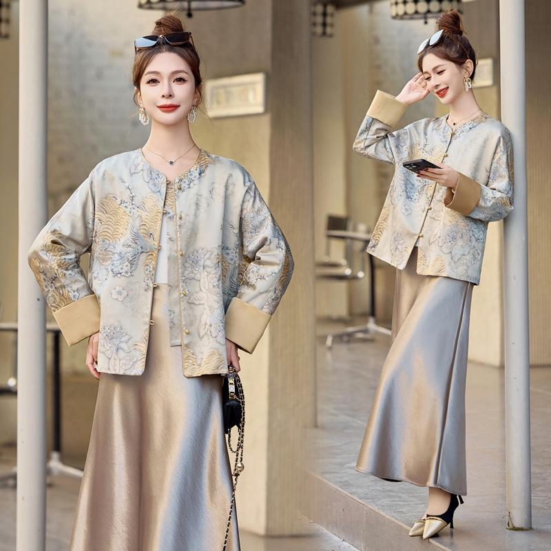 Spring 2025 Women's Retro Round Neck Short Jacket