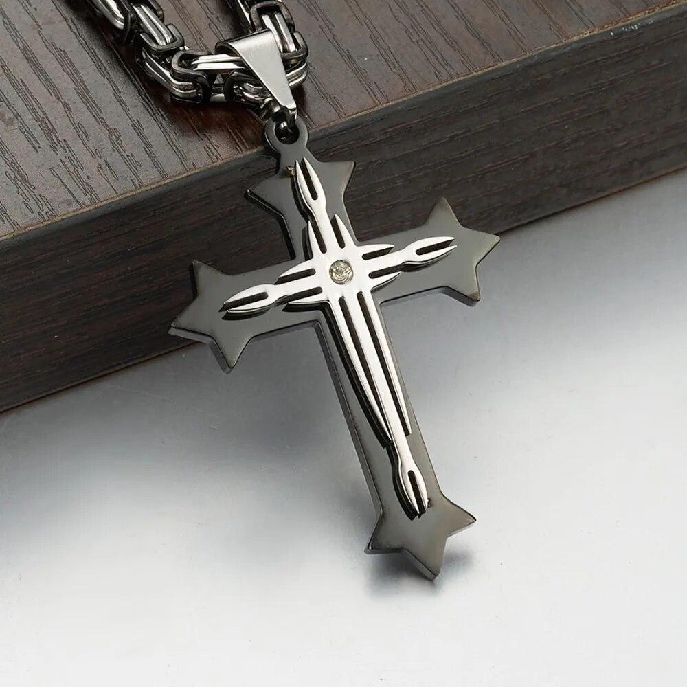 Imponente collana con ciondolo a croce bizantina in argento