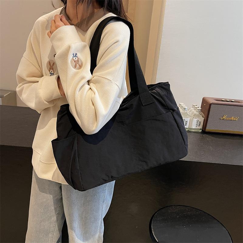 2025 New Large-capacity Commuting Shoulder Handbag Travel Bag Women's Commuting Bag