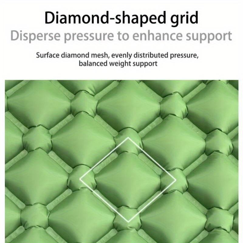 Fuß auf dem neuen Einzel-Diamant-TPU-aufblasbaren Kissen Outdoor-Zelt-Schlafmatte Camping Ultraleichte tragbare feuchtigkeitsbeständige Matte.