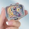 Draagbare Pillendoos met 2 Vakjes, Mini Metalen Medicijn Organizer Doosje, Schattig Bedrukte Pillenhouder voor Vitaminen, Pillen, Sieraden, Reizen, Dagelijks Gebruik