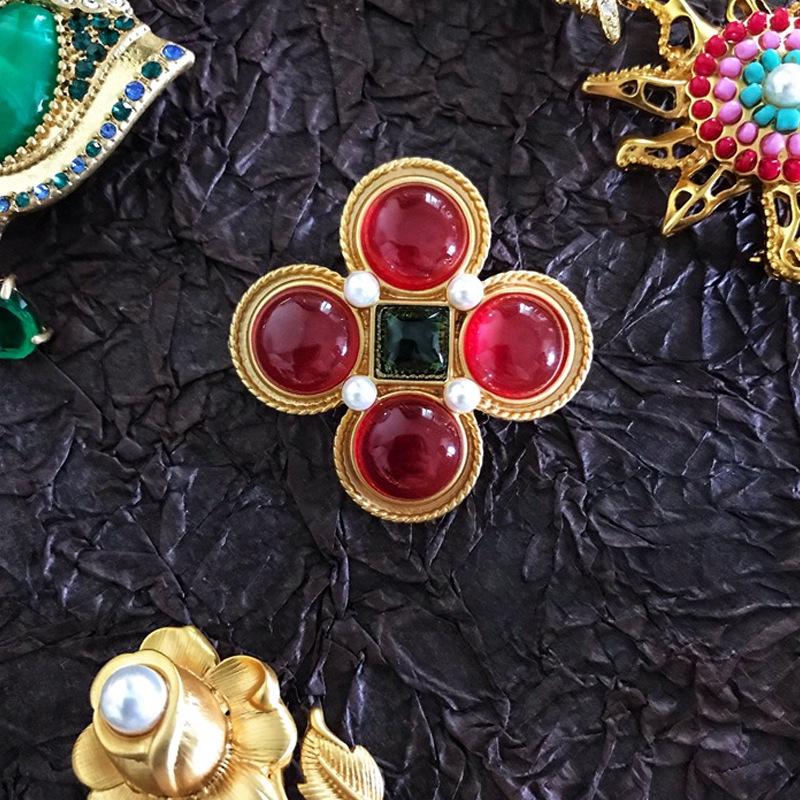 Vintage Antique-Style Gemstone Brooch for Men and Women - Party Dress Accessory