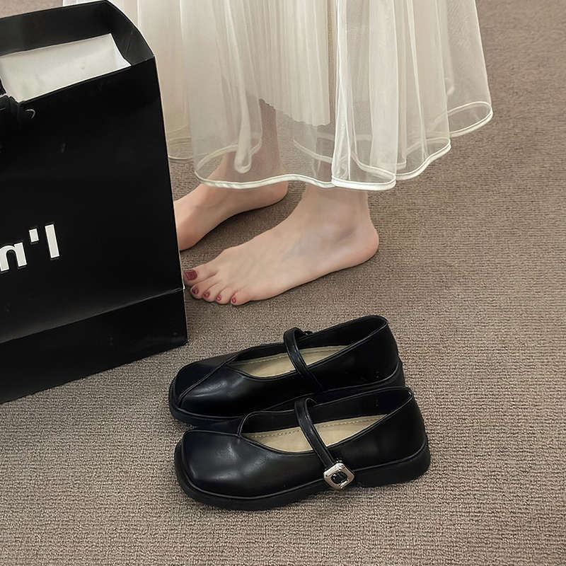 Black single shoes  new French flat Mary Jane  shoes temperament shallow beanie shoes gentle small leather shoes