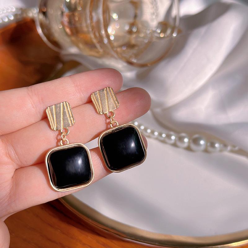 

Французские ретро бордовые квадратные серьги, легкие роскошные высокотемпераментные металлические геометрические серьги для женщин