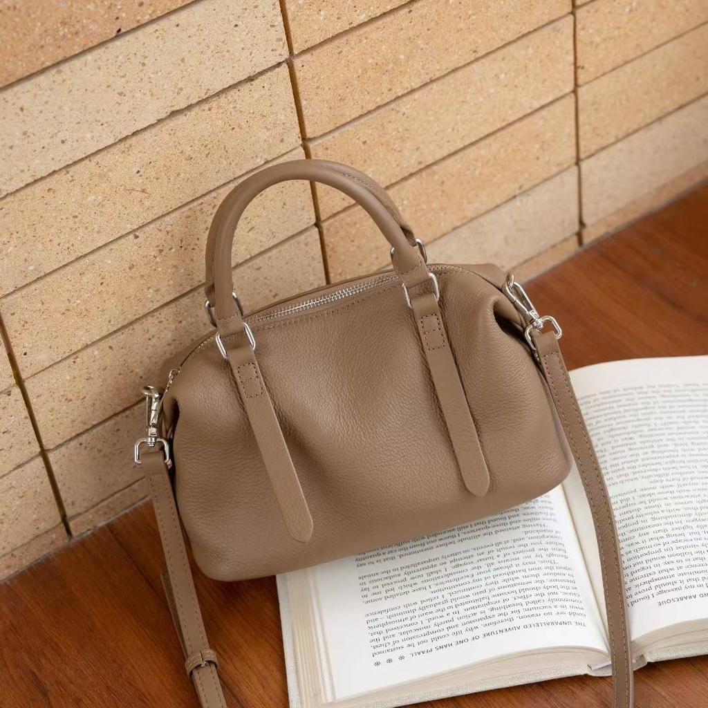 Natural Genuine Leather Women's Bag - Luxury Cowhide Handbag with Pillow Design,Crossbody Shoulder Bag for Ladies' Elegant Style