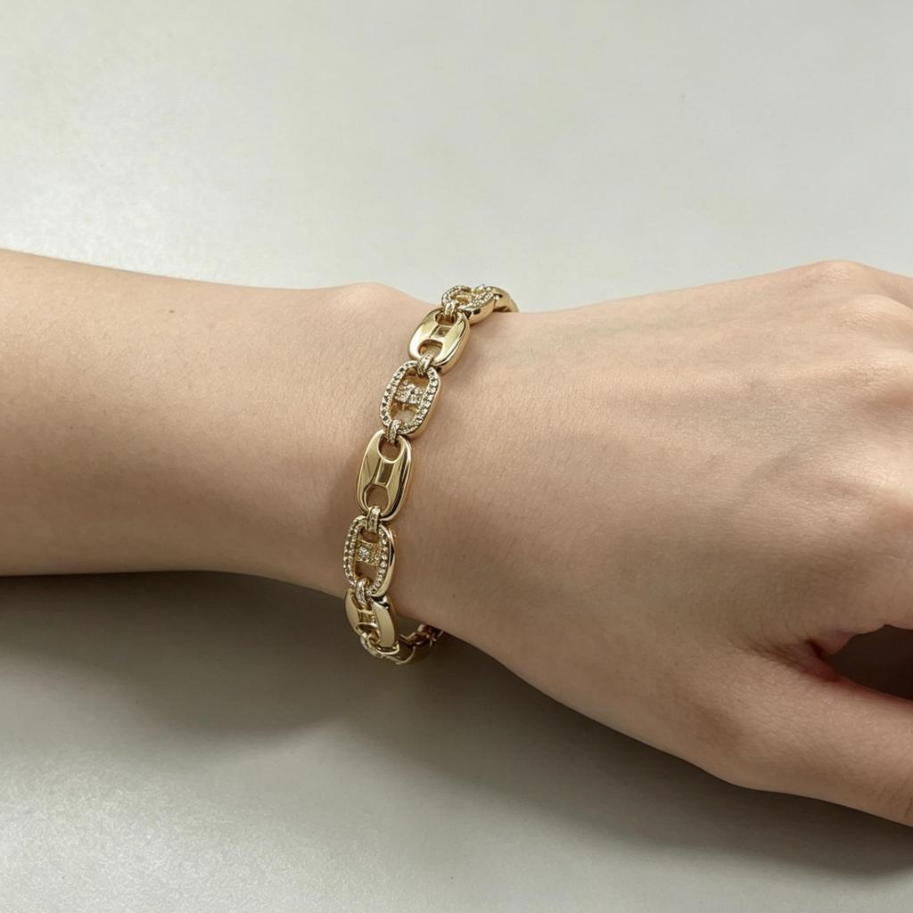18K Gold Diamond Pig Nose Link Bracelet - Elegant European/American Style