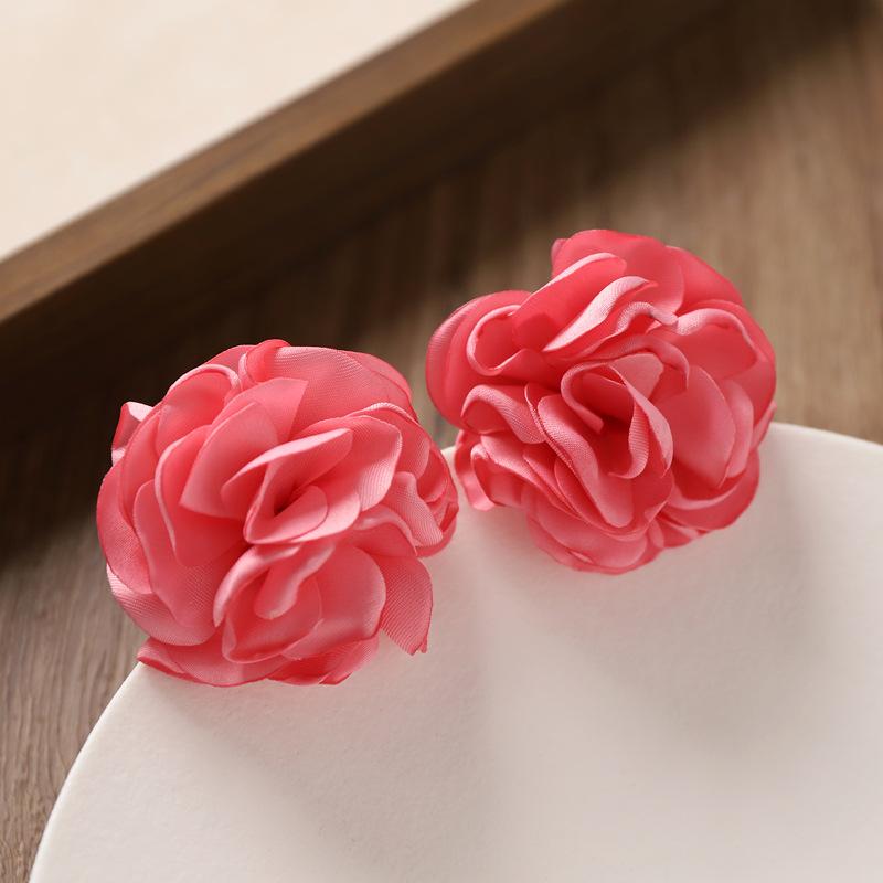 

Holiday style beautiful flower stud earrings niche retro high-end sense dopamine seaside super fairy earrings women s silver needle earrings