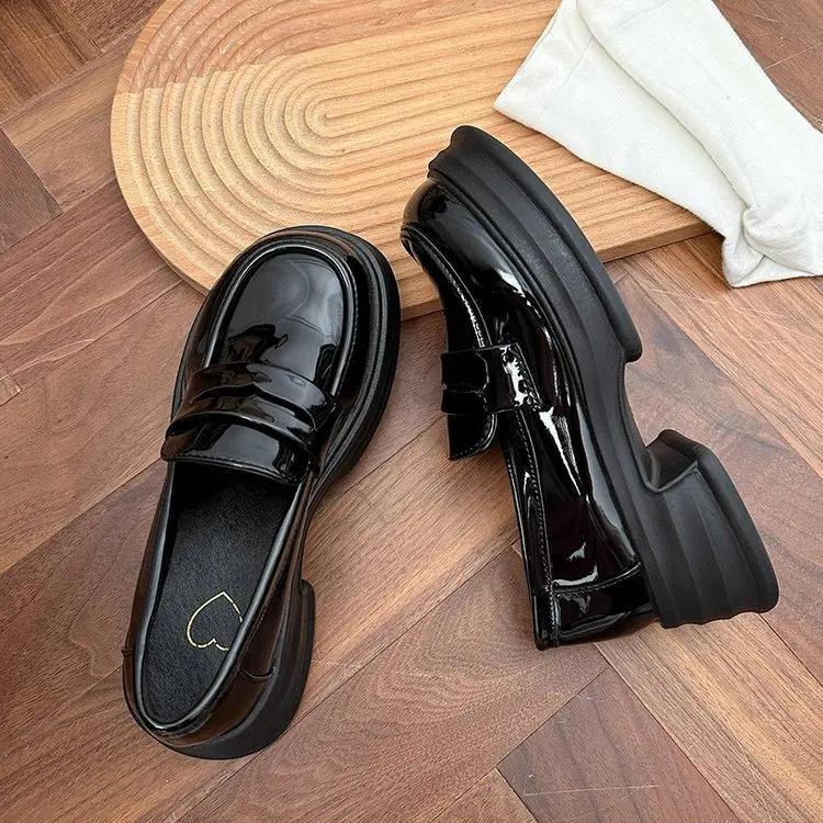 

Мода 2024 года, новые женские туфли на платформе, весна и осень, британский стиль, женские мокасины без застежек, модные универсальные маленькие кожаные туфли для женщин 35